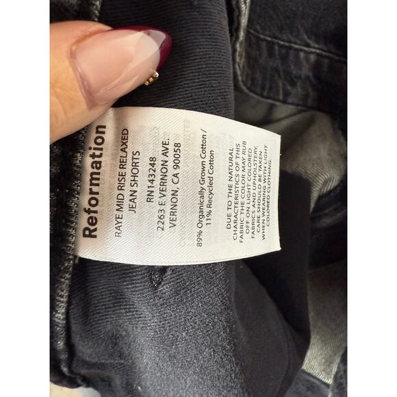 NEW-NWT Reformation Raye Mid Rise Relaxed Jean Shorts Galveston Black Size 34 - Picture 3 of 5